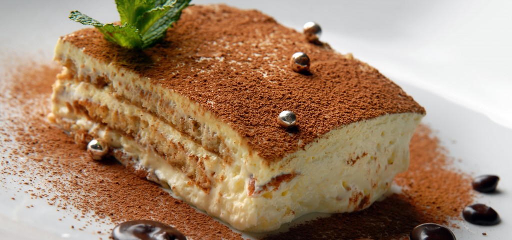 Trozo de pastel de tiramisú