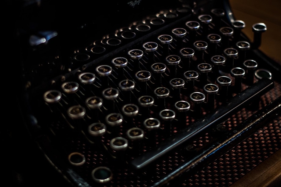 Máquina de escribir para participar en los concursos literarios de marzo